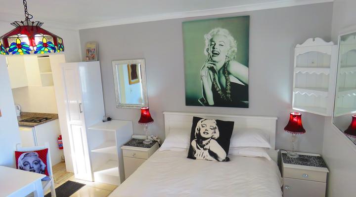 On The Beach-Marilyn Apartment