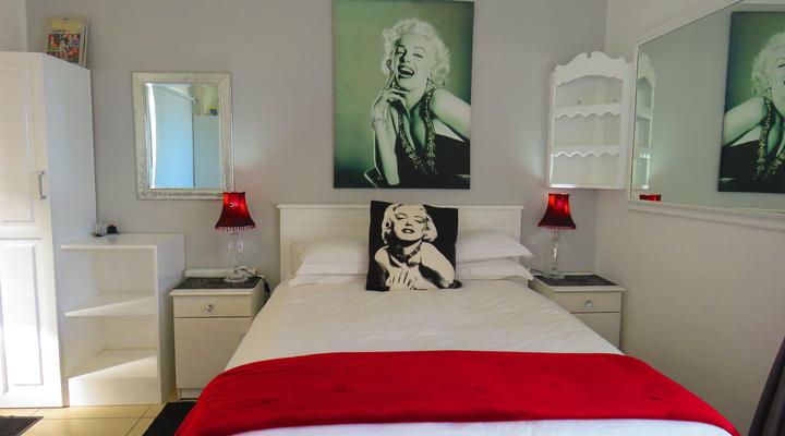 On The Beach-Marilyn Apartment