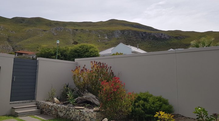 Family Friendly 4 bedroom house in Onrus