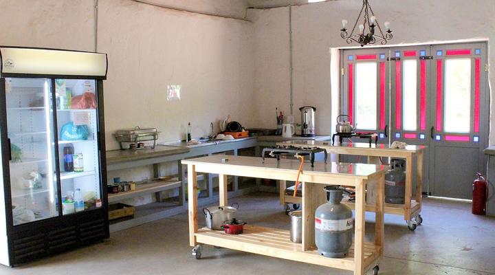 De Bos Backpackers& Camping