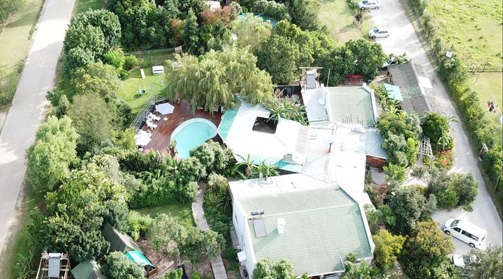 Tube 'n Axe Backpackers Lodge