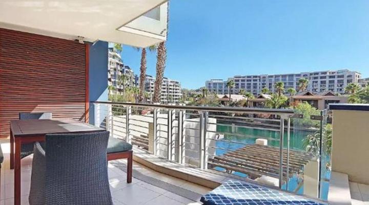 Waterfront Stays 102