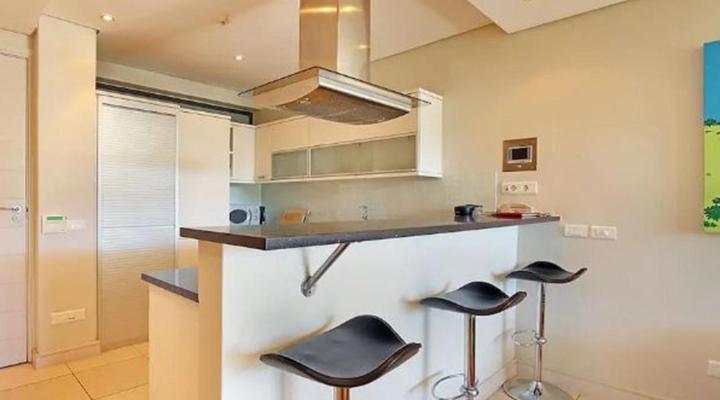 Waterfront Stays 102