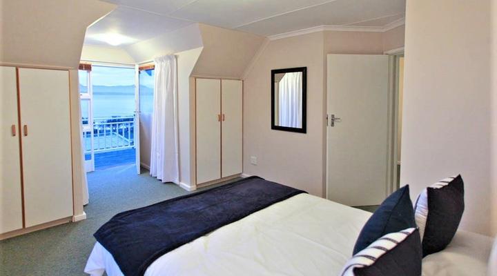 Monte Carlo Self-catering