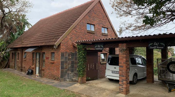 Big Fish Seaside Cottage. Sleeps 10