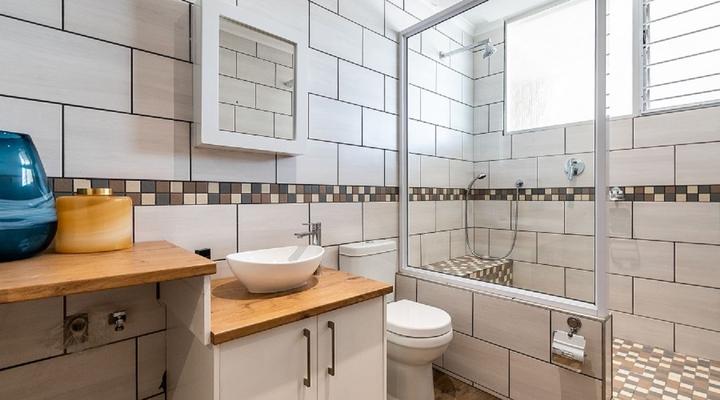 Ashley On Beach (1101)