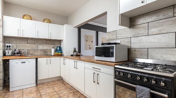 Ashley On Beach (1101)