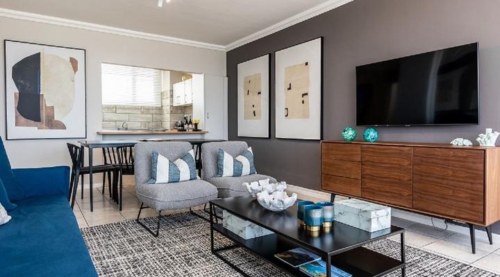 Ashley On Beach (1101)