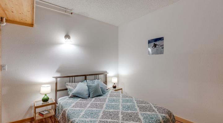 #18 Snowline Lodge Condo