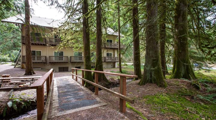 #18 Snowline Lodge Condo