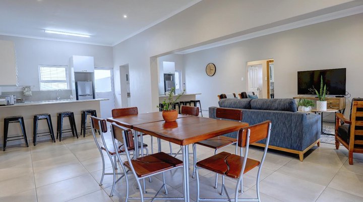 Out of Bounds Self-Catering Lodge 