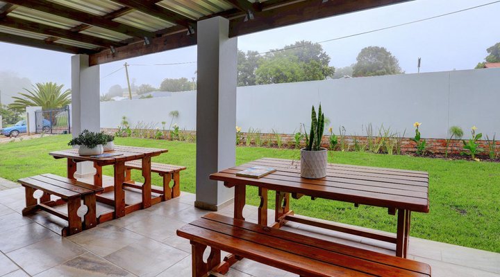 Out of Bounds Self-Catering Lodge 