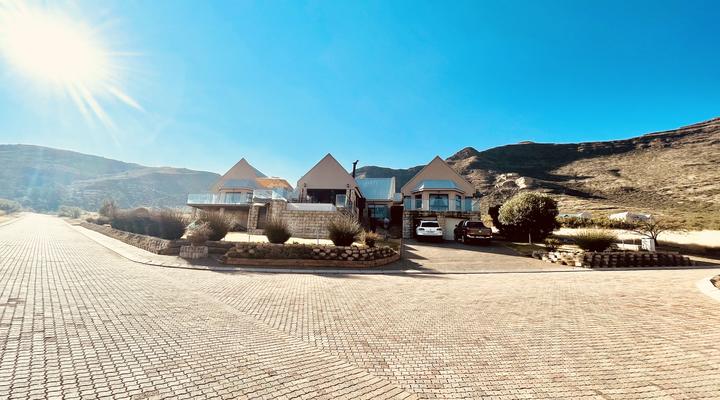 Clarens Grand Villa