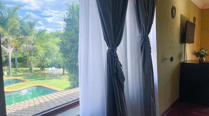 Ikhaya Lesizwe Guest House Bryanston