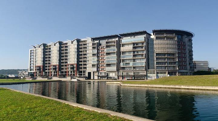 Quayside Waterfront Apartment