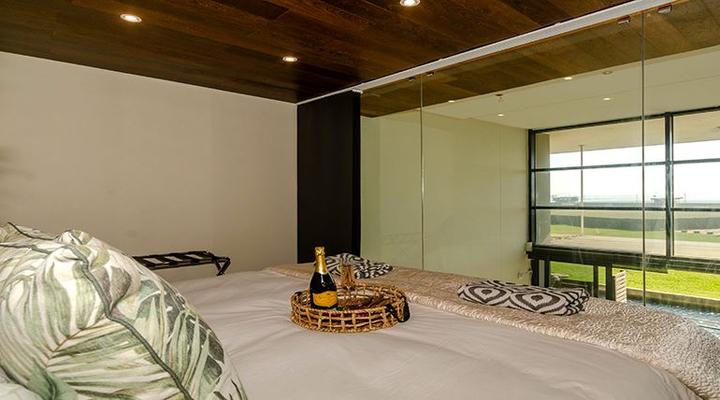 Quayside Waterfront Apartment