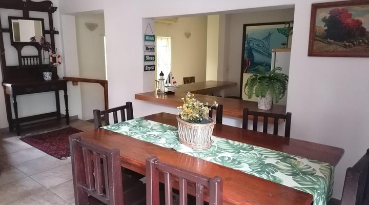 A La Mer Guest House