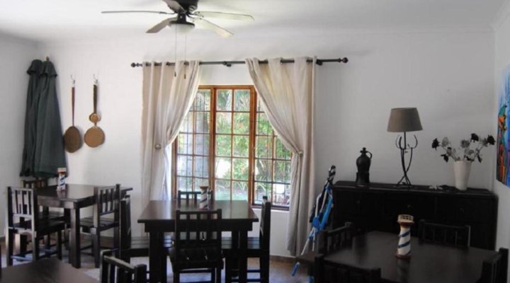 A La Mer Guest House