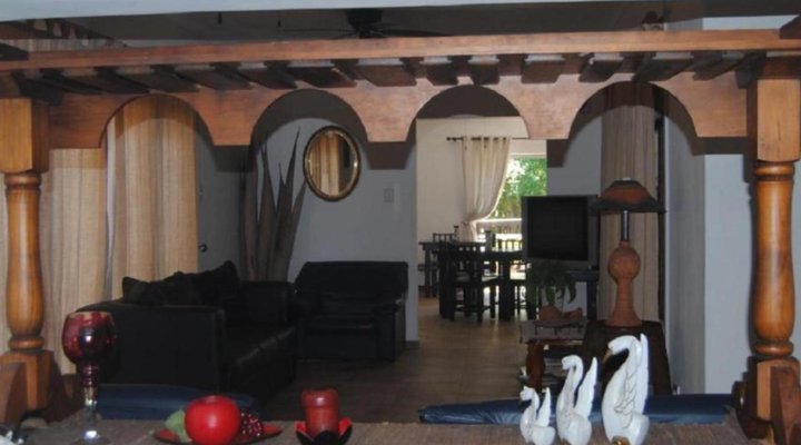 A La Mer Guest House