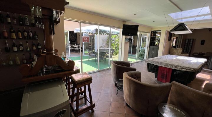 Ipe Tombe Guest Lodge