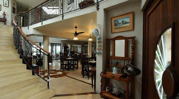 Tinley Manor Hil's B&B