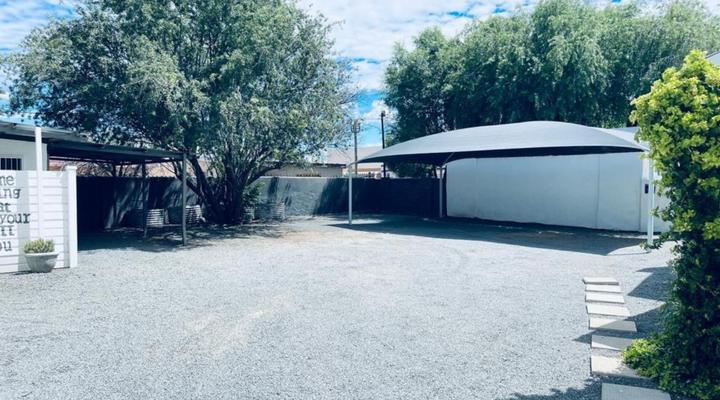 Emantlaneni Guest House