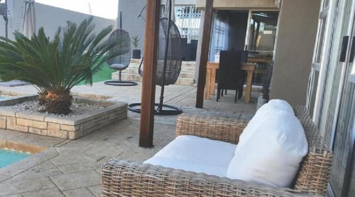 Nine on Uys Street B&B