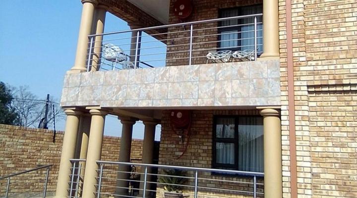 Ekuthuleni Guest House (Orlando West)