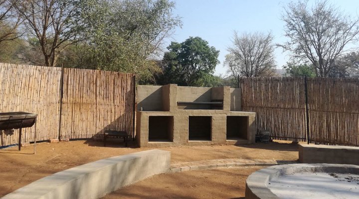 Red Ivory Backpackers