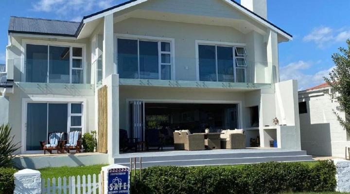 Shores Edge Cottage and Seapearl Ocean Front Villa