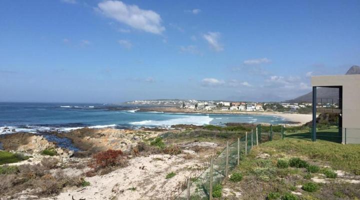 Shores Edge Cottage and Seapearl Ocean Front Villa