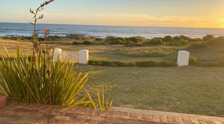 Shores Edge Cottage and Seapearl Ocean Front Villa