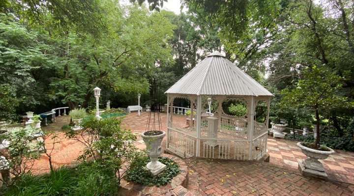 Arcadia Guesthouse & Restaurant