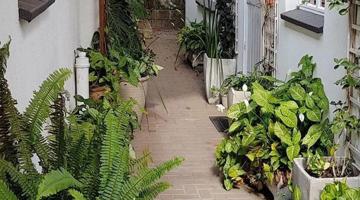 Six Valk Avenue Self Catering Guest House