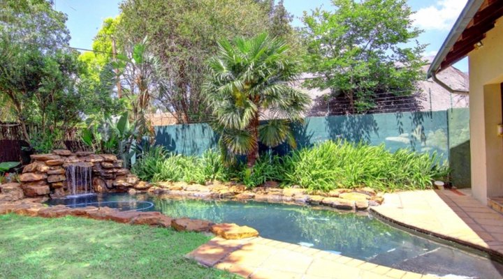  Lenox Lodge Guesthouse