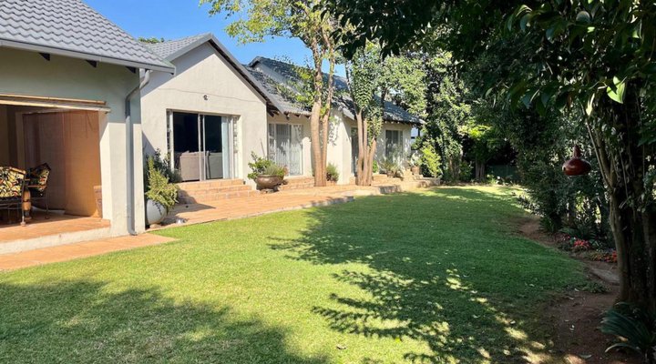  Lenox Lodge Guesthouse