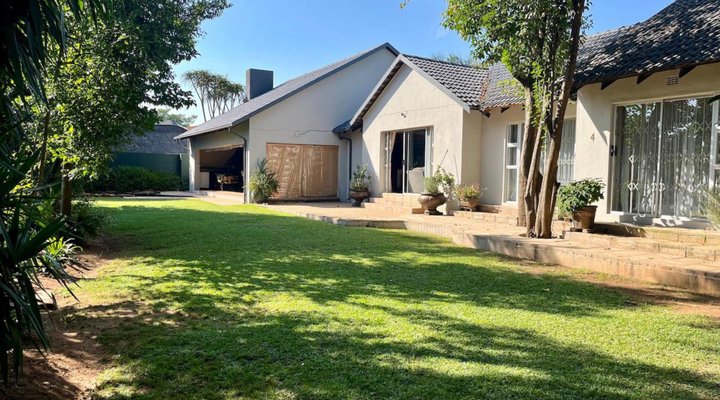  Lenox Lodge Guesthouse