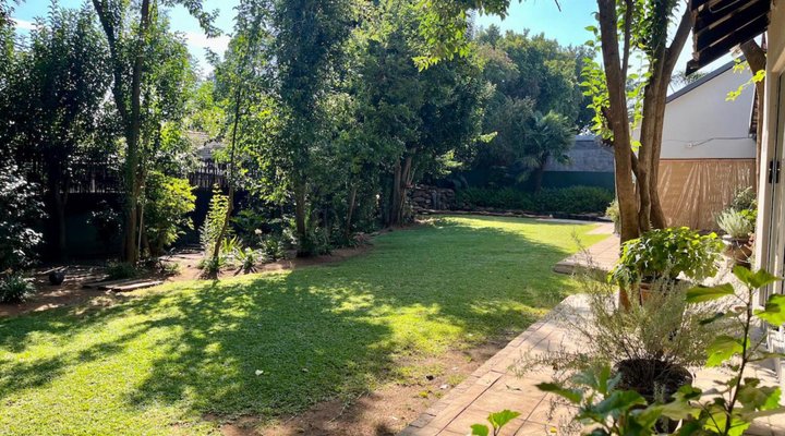  Lenox Lodge Guesthouse