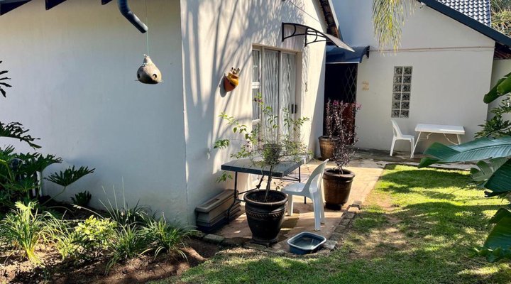  Lenox Lodge Guesthouse