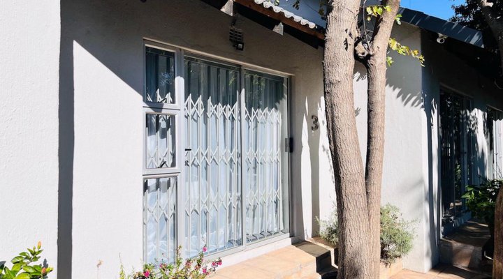  Lenox Lodge Guesthouse