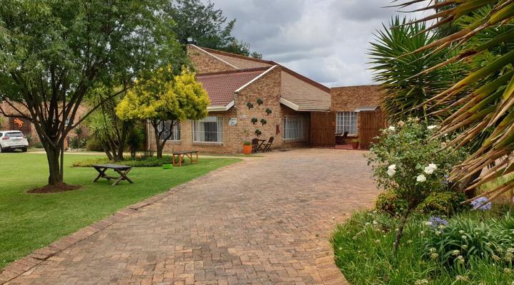 The Lazy Grape Guest Lodge & Spa