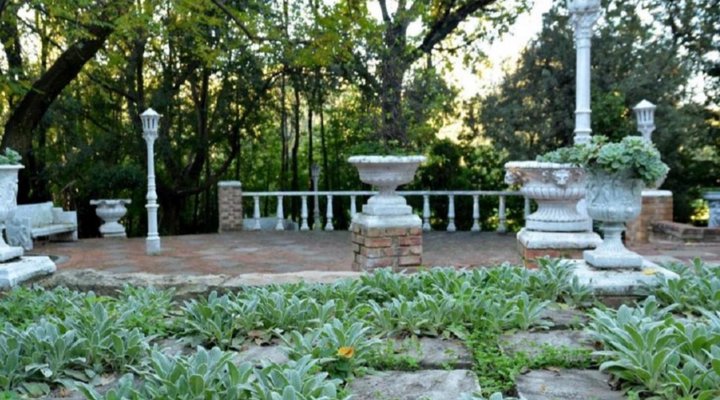 Arcadia Guesthouse & Restaurant