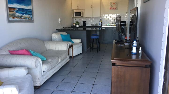 Tranquil Spacious Flat & Sound Of The Sea