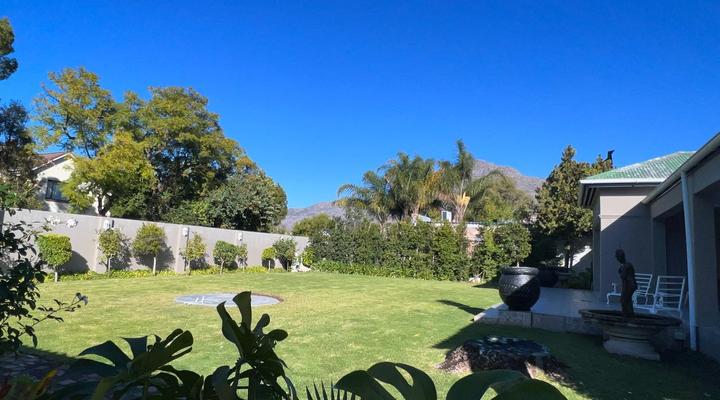 Six on Reinecke Guesthouse