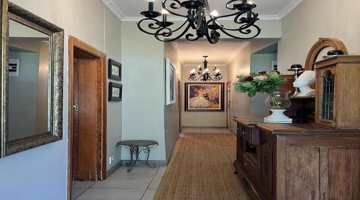 Six on Reinecke Guesthouse