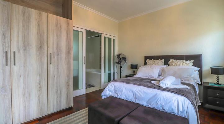 Eaton Square 2 by CTHA