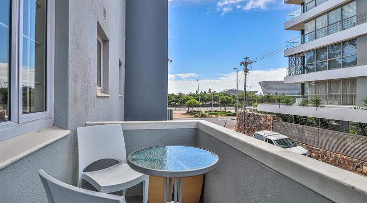 Eaton Square 2 by CTHA