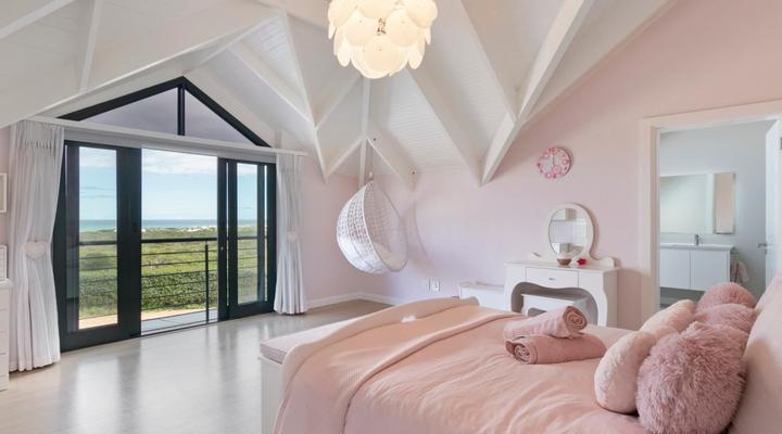 Escape to Luxurious, Coastal Retreat