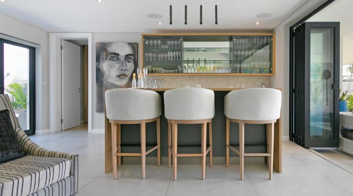 Escape to Luxurious, Coastal Retreat