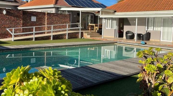 Retreat on Main Bed and Breakfast